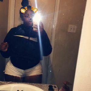 Meet your Posher, Desiree